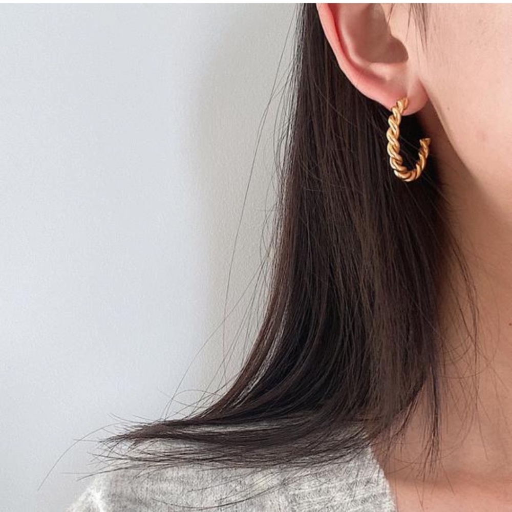 14k Gold Twisted Minimalist Hoop Earrings - Picture 6 of 8